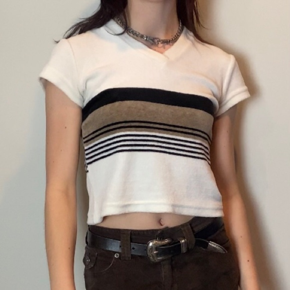 Vintage Full Circle Plush V neck crop top!